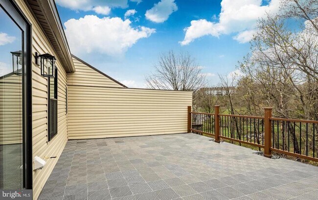 Building Photo - 239 Smallwood Ct