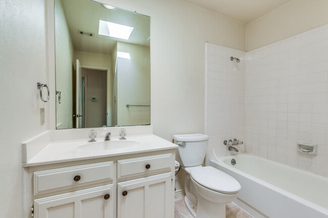 Building Photo - 3007 Allister St