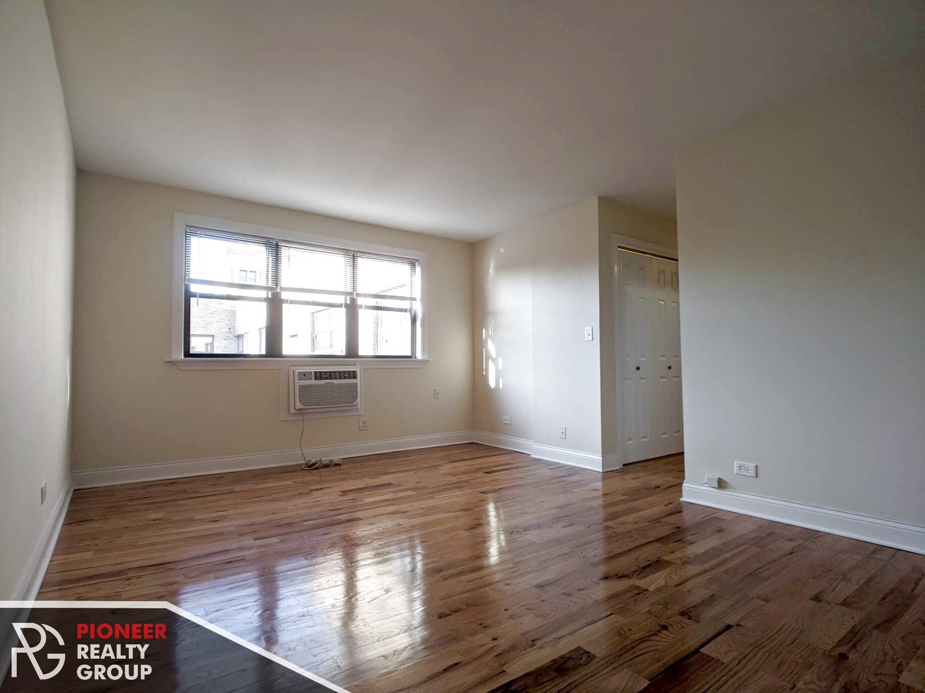 Building Photo - 563 W Arlington Pl