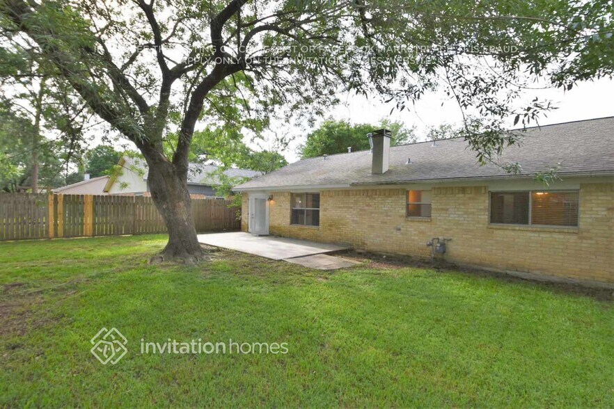 Building Photo - 9415 Thistle Trail Dr