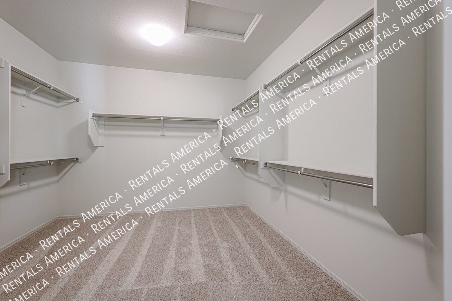 Building Photo - 18675 N 268th Ave