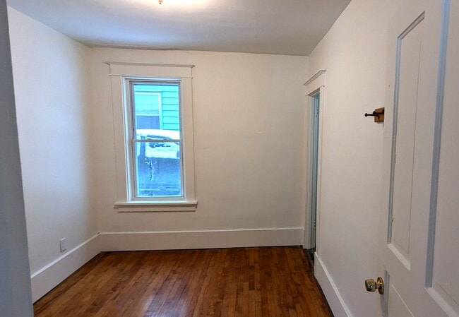 Building Photo - 1505 7th St