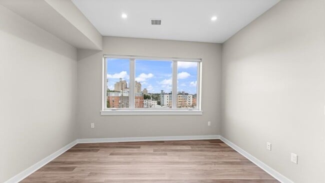 Building Photo - 475 Communipaw Ave