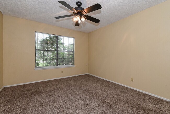 Building Photo - 3910 Peperport Dr