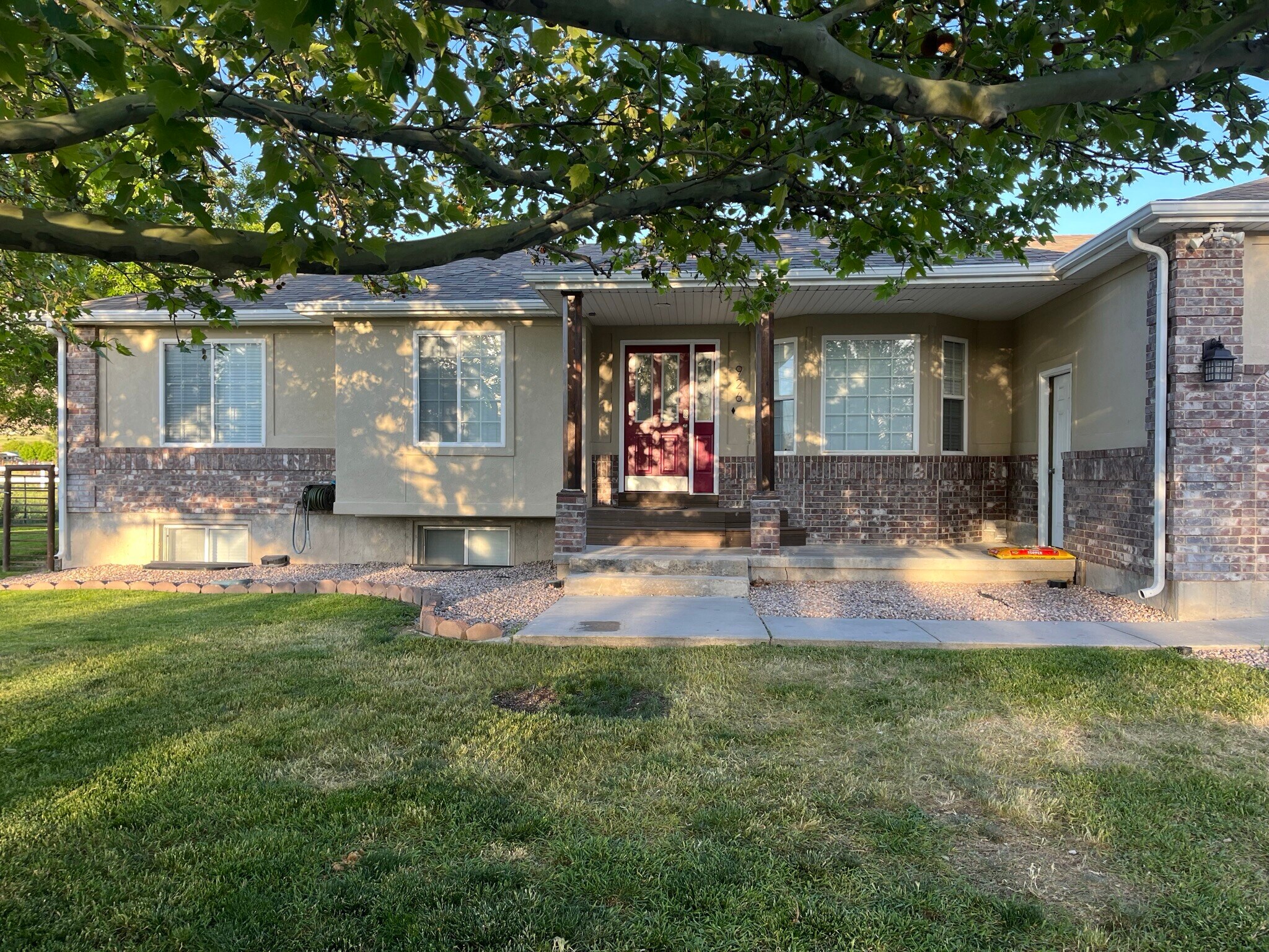 Building Photo - 926 E. Bates Canyon Rd