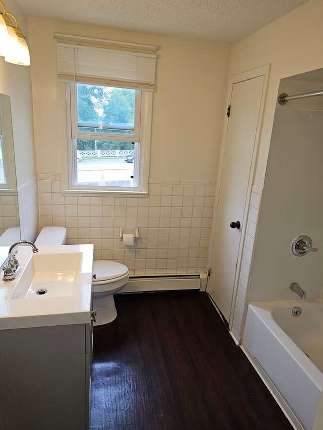 Building Photo - 2 Bedroom 1 Bath in Troy's HVCC Neighborhood