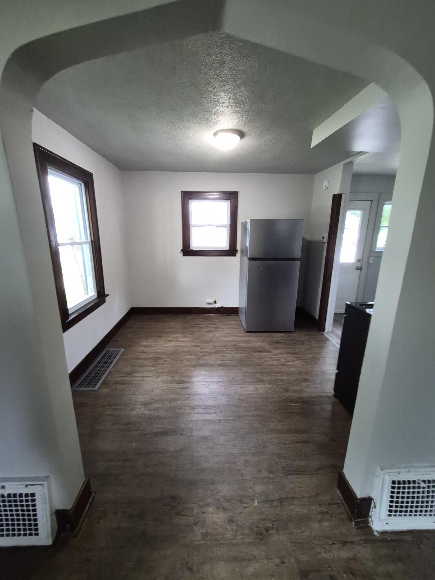 Building Photo - 1510 E Holmes St
