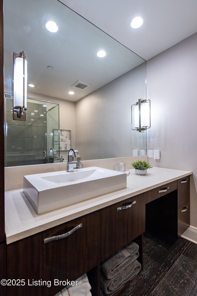 Building Photo - 133 S 3rd St