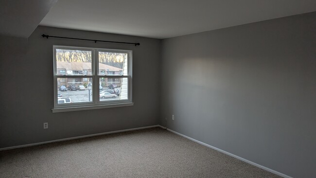 Bedroom -pic1 - 508 Sharon Garden Ct