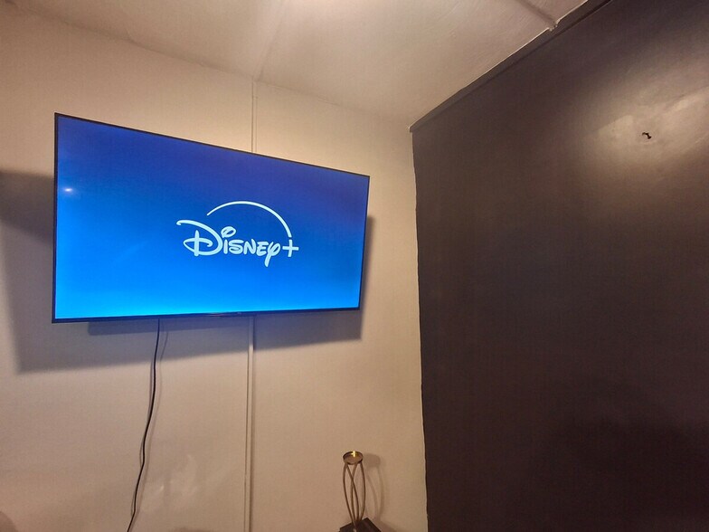 Building Photo - 196 Magnolia St