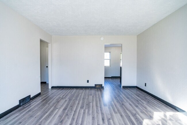 Building Photo - 1309 S Gary Dr