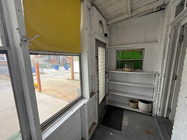Building Photo - Charming 2 Bed w/ Parking | Steps from Latrobe Park — Locust Point!