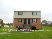 Building Photo - 916 Pyrtle Dr