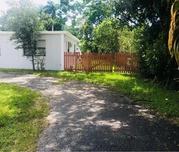 Building Photo - 4548 SW 33rd Ave