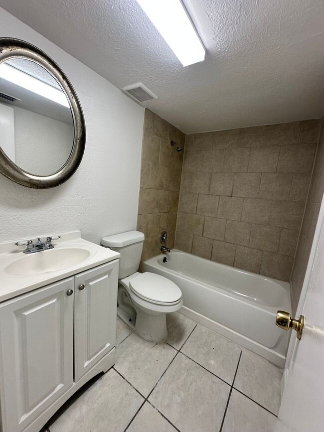 Building Photo - Charming 3 Bedroom Home in the Heart of Or...