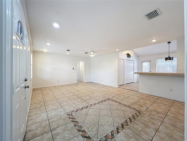 Building Photo - 332 Harris Ave