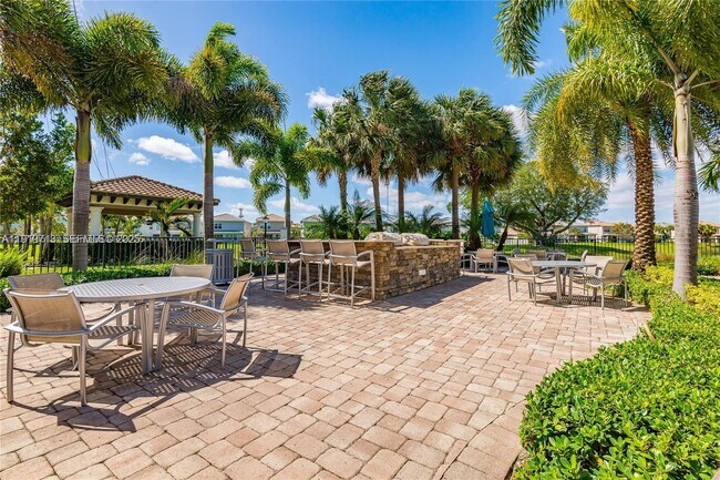 Building Photo - 4144 Greenway Dr