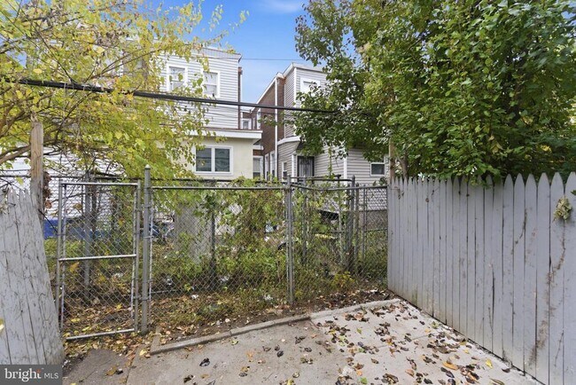 Building Photo - 3739 N Franklin St