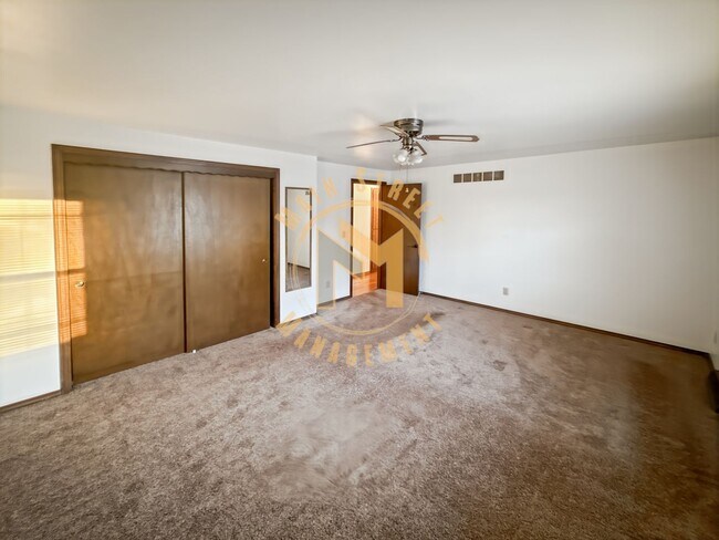 Building Photo - 1433 Baumgart Rd