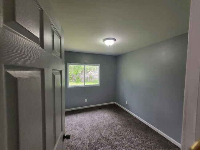 Building Photo - 3 bedroom home on Flint's North-east side