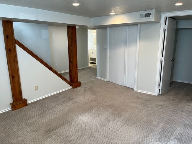 Building Photo - Charming 4 Bedroom 2 Bath Home in Sugarhouse!