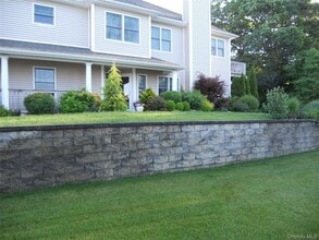 Building Photo - 601 Willow Pond Dr