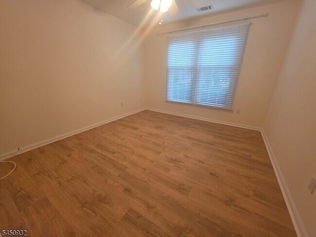 Building Photo - 87 Junco Ct
