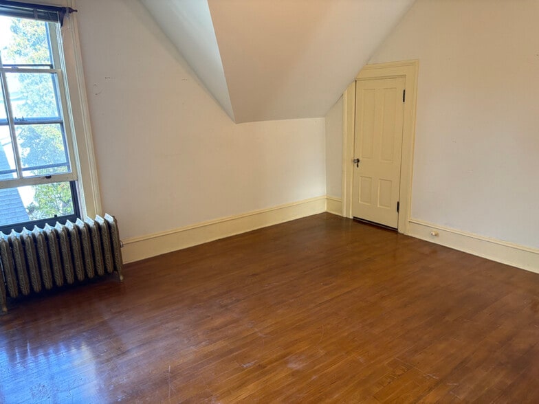 Building Photo - 414 N Benton Ave