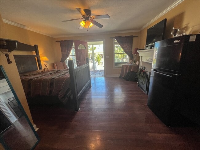 Building Photo - 9500 Mayfield Ave