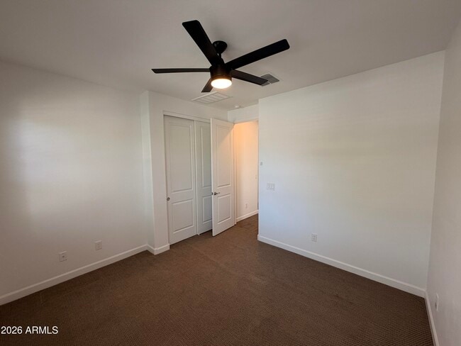 Building Photo - 9948 E Thornbush Ave