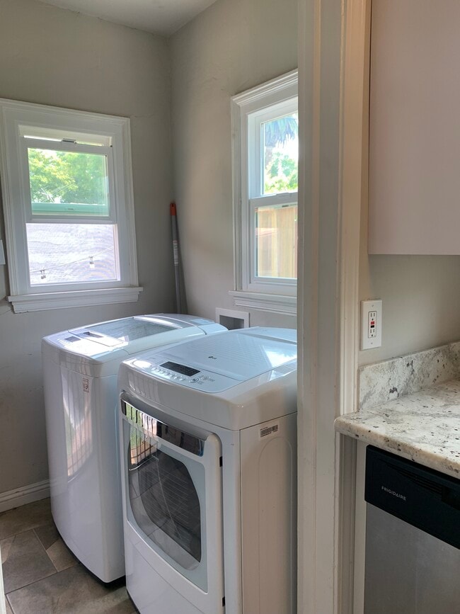 Building Photo - 4222 S Bronson Ave