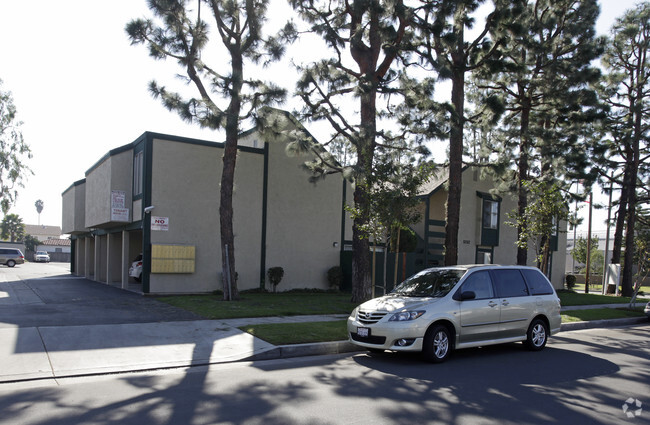 Building Photo - Cypress Greens Apartments