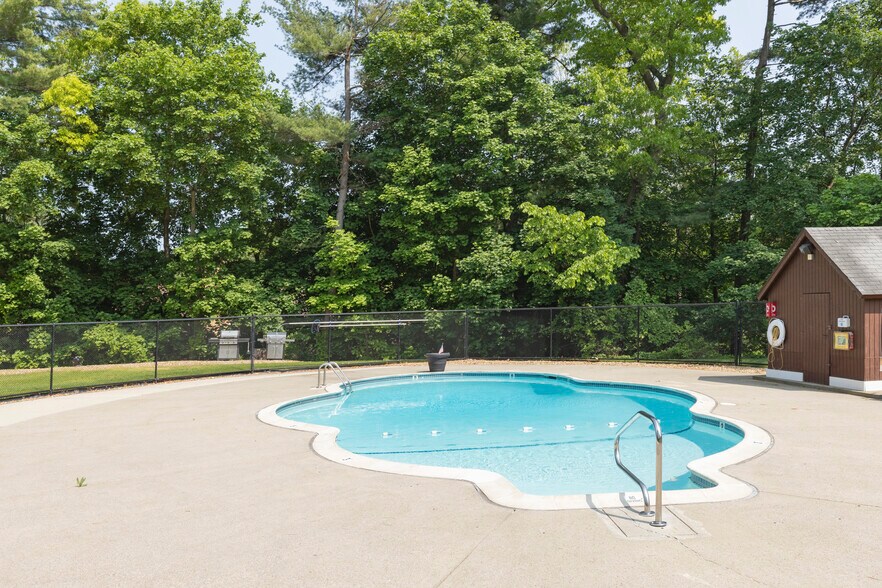 Building Photo - 205 Great Rd