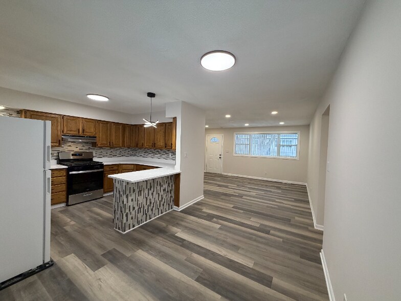 Building Photo - 3011 Peterson St