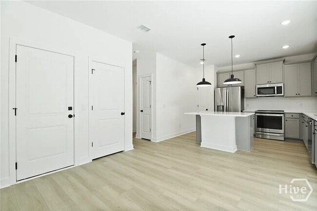 Building Photo - 176 Kingswood Cir