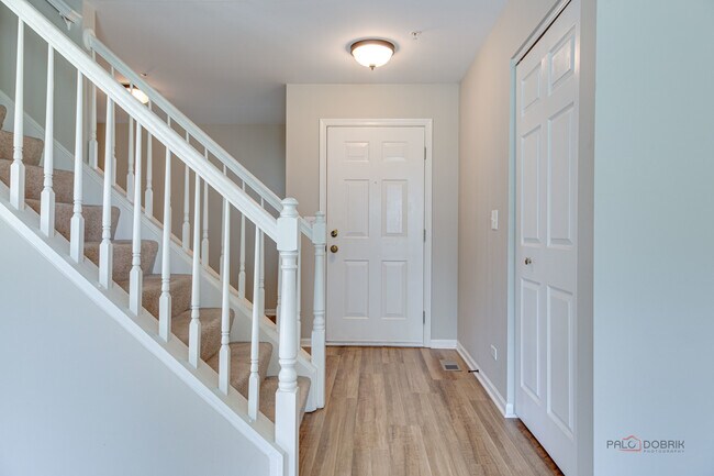 Building Photo - 2487 Dickens Dr