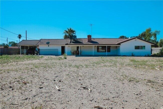 Building Photo - 2580 E Hacienda Ave