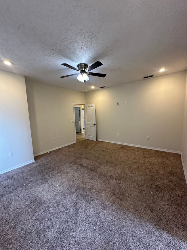 Building Photo - Stunning and Spacious 4 Bed Home! Parkview School District!