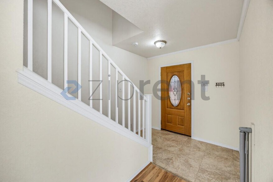 Building Photo - Unit
