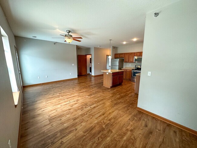 Interior Photo - 135 Campus Ave