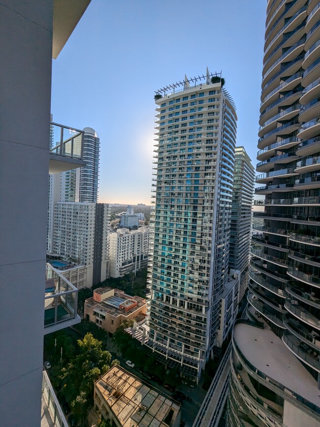 Building Photo - 1050 Brickell Ave