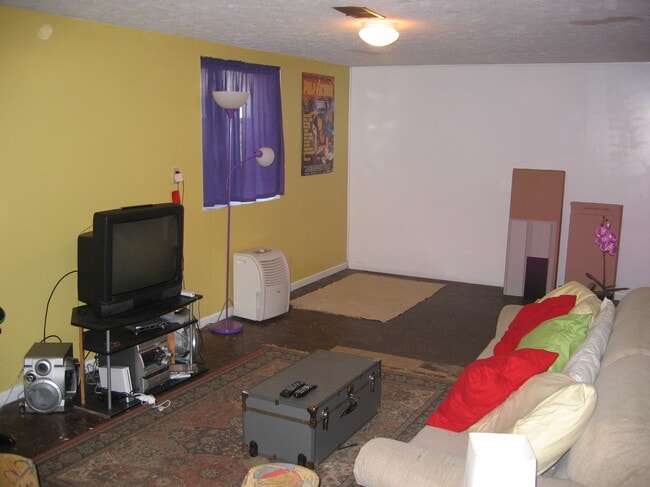 Building Photo - 526 Spartan Ave