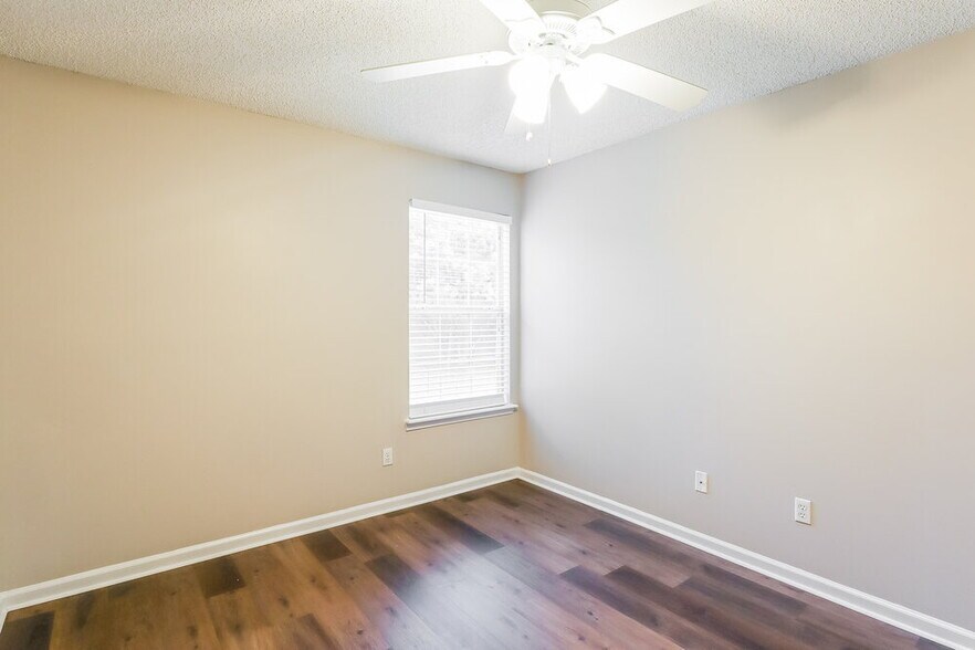 Building Photo - 11250 Hudderfield Cir S