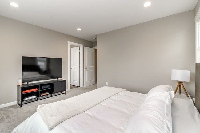 Building Photo - Beautiful 3 Bedroom 2.5 Bathroom Property
