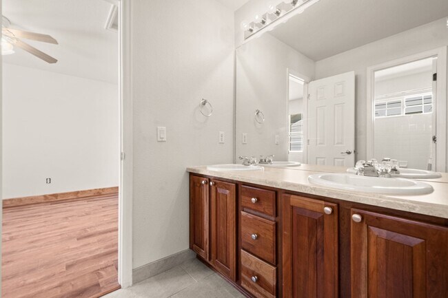 Building Photo - 20981 E Hampden Pl