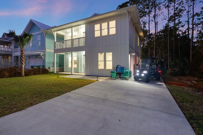 Building Photo - 223 E Lakeshore Dr