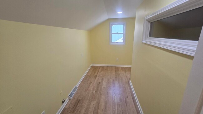 Building Photo - 2112 Quincy Ct