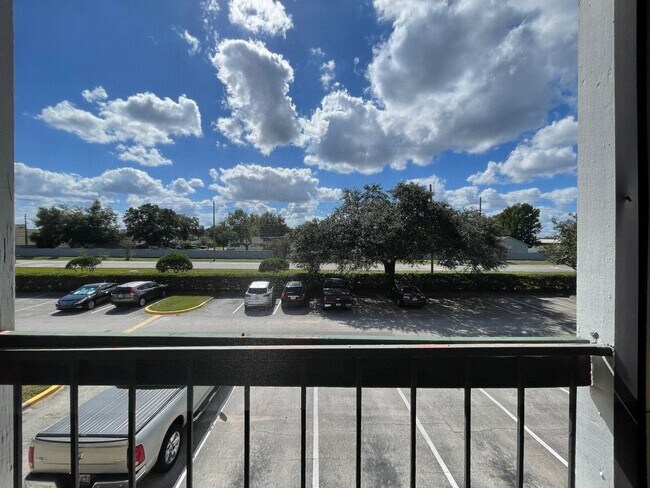 Building Photo - 2 BEDROOM 1 BATH CONDO AVAILABLE FOR RENT ...