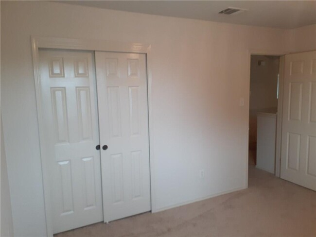 Building Photo - 3725 Castle Rock Dr