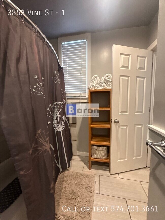 Building Photo - 3853 Vine St